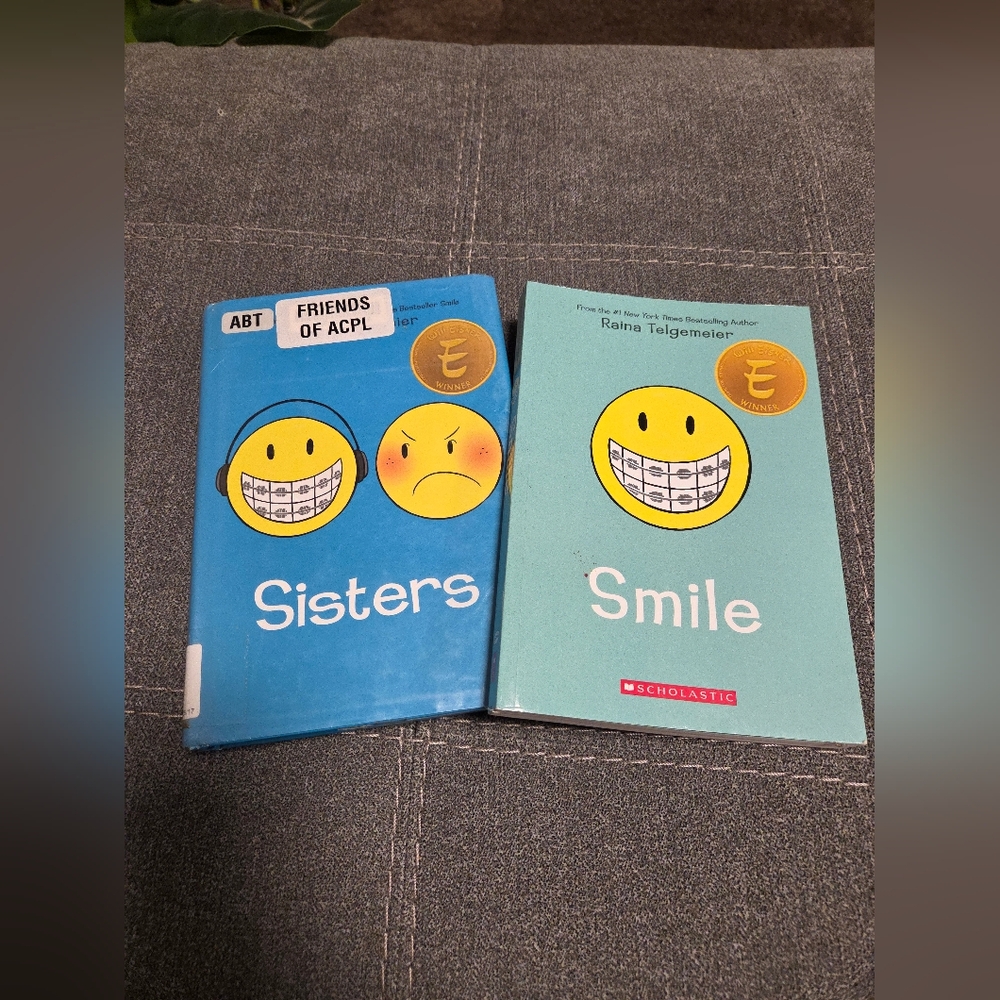 Sisters & Smile Graphic Novels Paperback Books - Raina Telgemeier